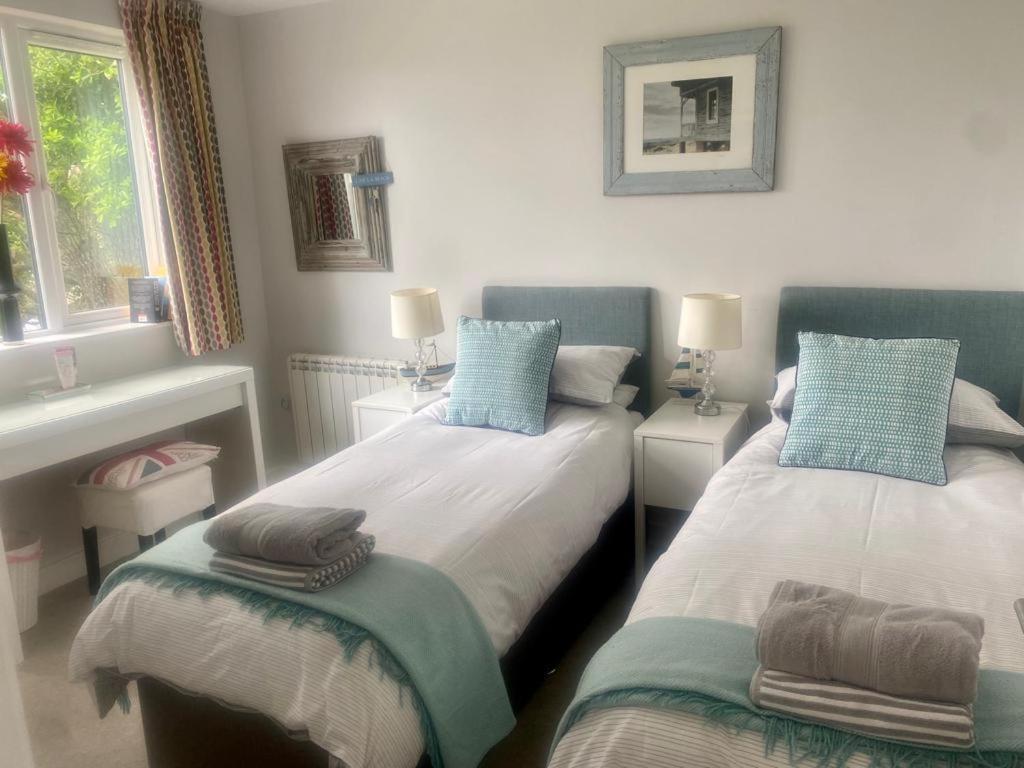 2 Bedroom Cottage Sleeps 4 With Hot-Tub, & Shared Pool Use Sennen Exterior photo