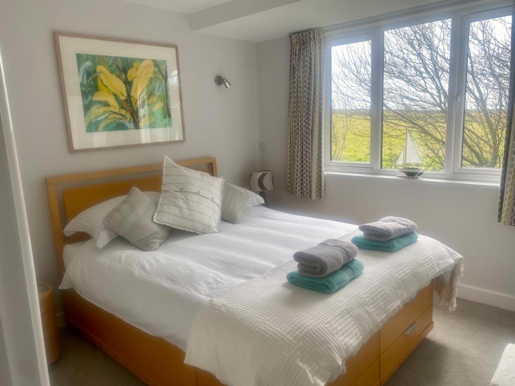 2 Bedroom Cottage Sleeps 4 With Hot-Tub, & Shared Pool Use Sennen Exterior photo