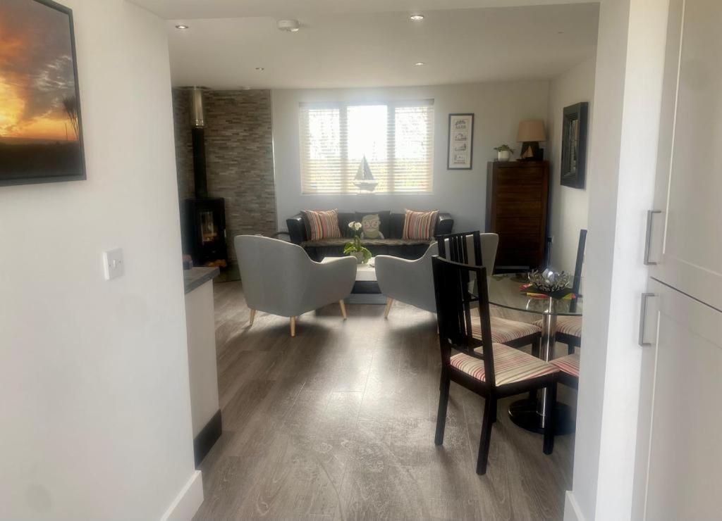 2 Bedroom Cottage Sleeps 4 With Hot-Tub, & Shared Pool Use Sennen Exterior photo