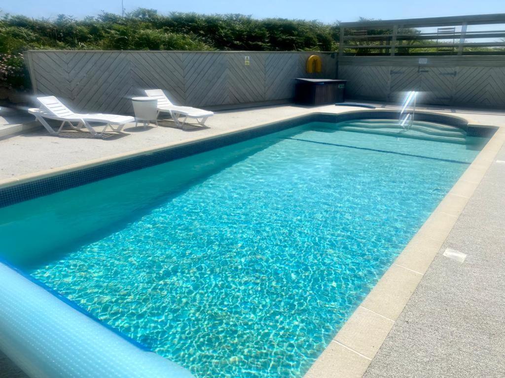 2 Bedroom Cottage Sleeps 4 With Hot-Tub, & Shared Pool Use Sennen Exterior photo